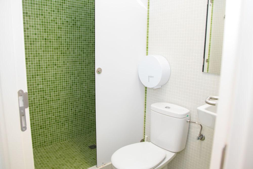 Sant Jordi Sagrada Familia Hostel *